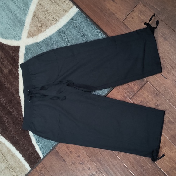 New York & Co Sport Capris - Picture 1 of 3